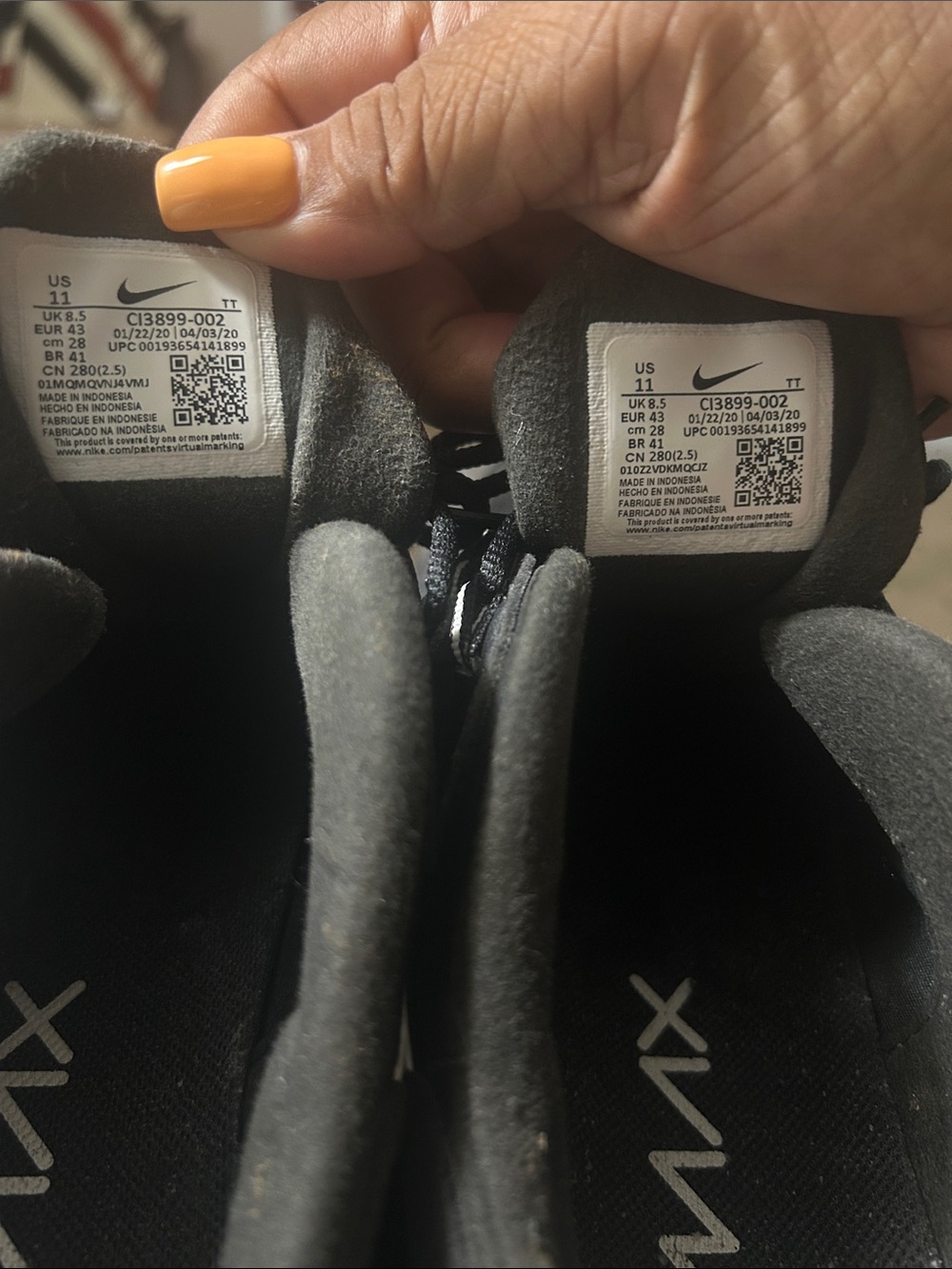 Nike women’s Black and White Air Max Running Sneakers - Picture 12 of 12